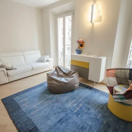 Διαμέρισμα Luxury 65mq Under The Two Towers