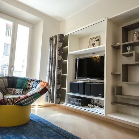 Luxury 65mq Under The Two Towers Apartment