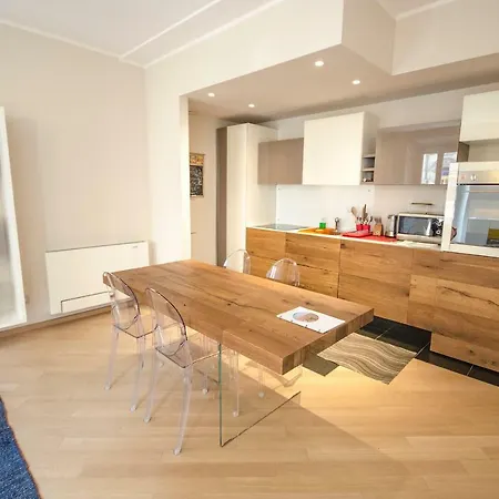 Luxury 65mq Under The Two Towers Apartment *