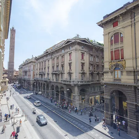 Luxury 65mq Under The Two Towers Appartamento