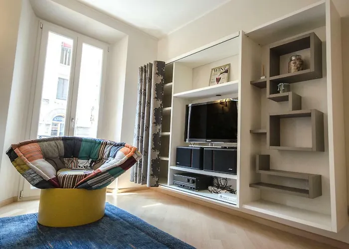 Luxury 65mq Under The Two Towers Apartment